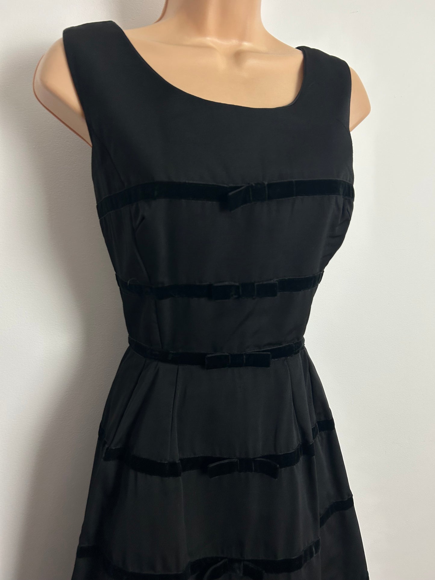 Vintage Late 1950s Early 1960s Size 8 Black Gaberdine Velvet Trim Bow Detail Occasion Dress