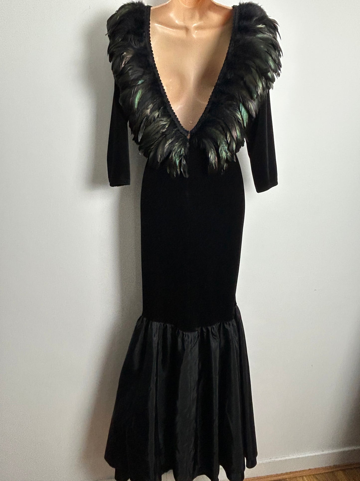 Vintage 1980s AMAZING Ann Green Size 12 (L) Black & Green Iridescent Feather Fitted Wiggle Cocktail Evening Ballgown