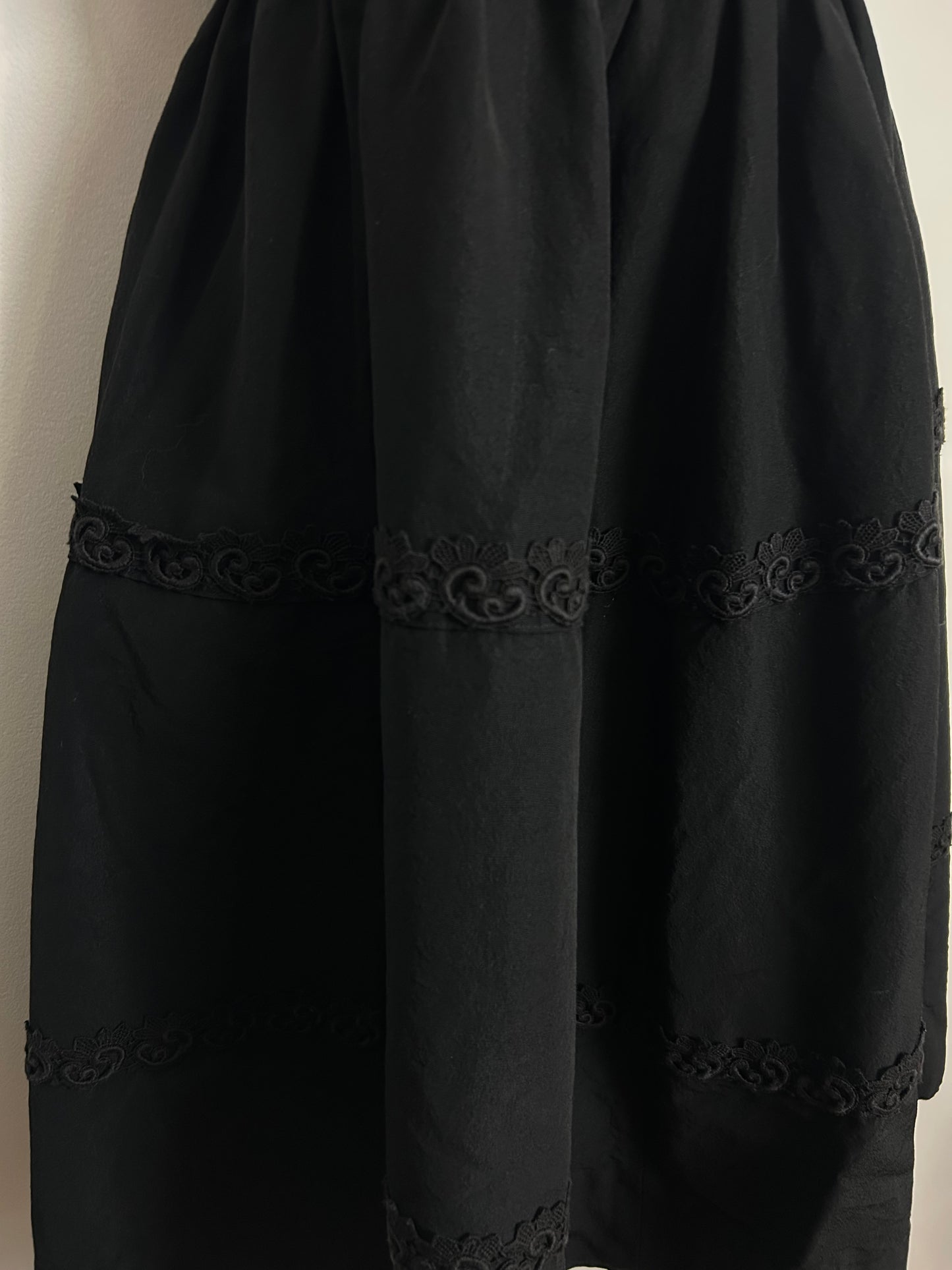 Vintage Late 1950s Size 8 Black Sleeveless Guipure lace Trim Fit & Flare Dress