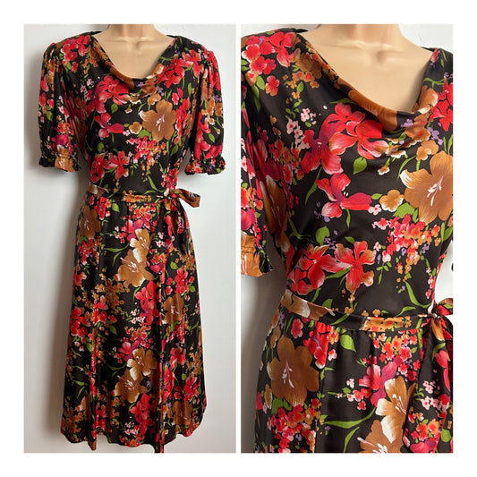 Vintage Late 1970s Size 12 Pretty Black Orange & Brown Floral Print Short Sleeve Flared Day Dress