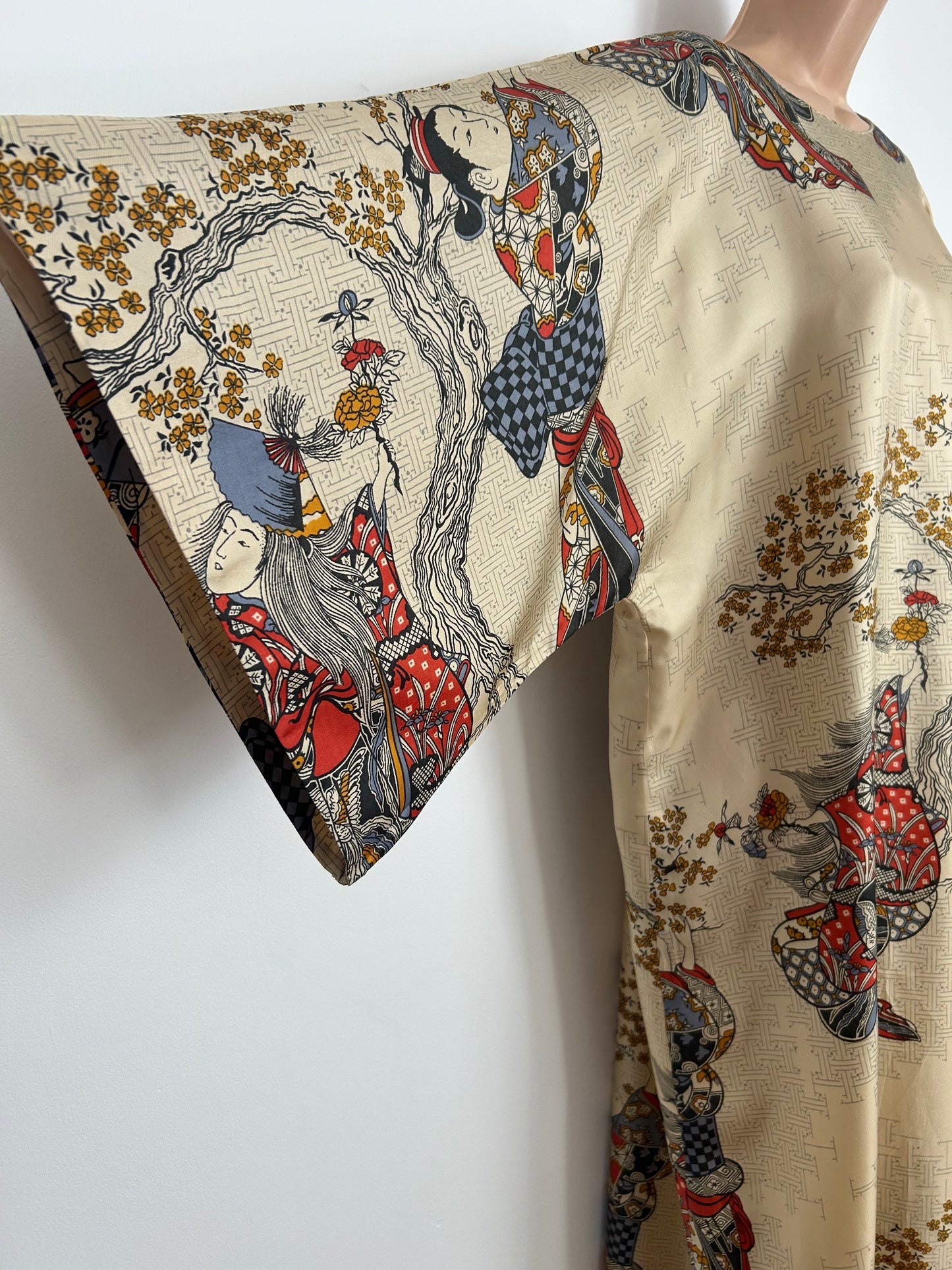 Vintage 1970s Rare SILHOUETTE SCENE SETTERS Size 12-14 Beautiful Silky Japanese Geish Girl Print Katan Maxi Dress