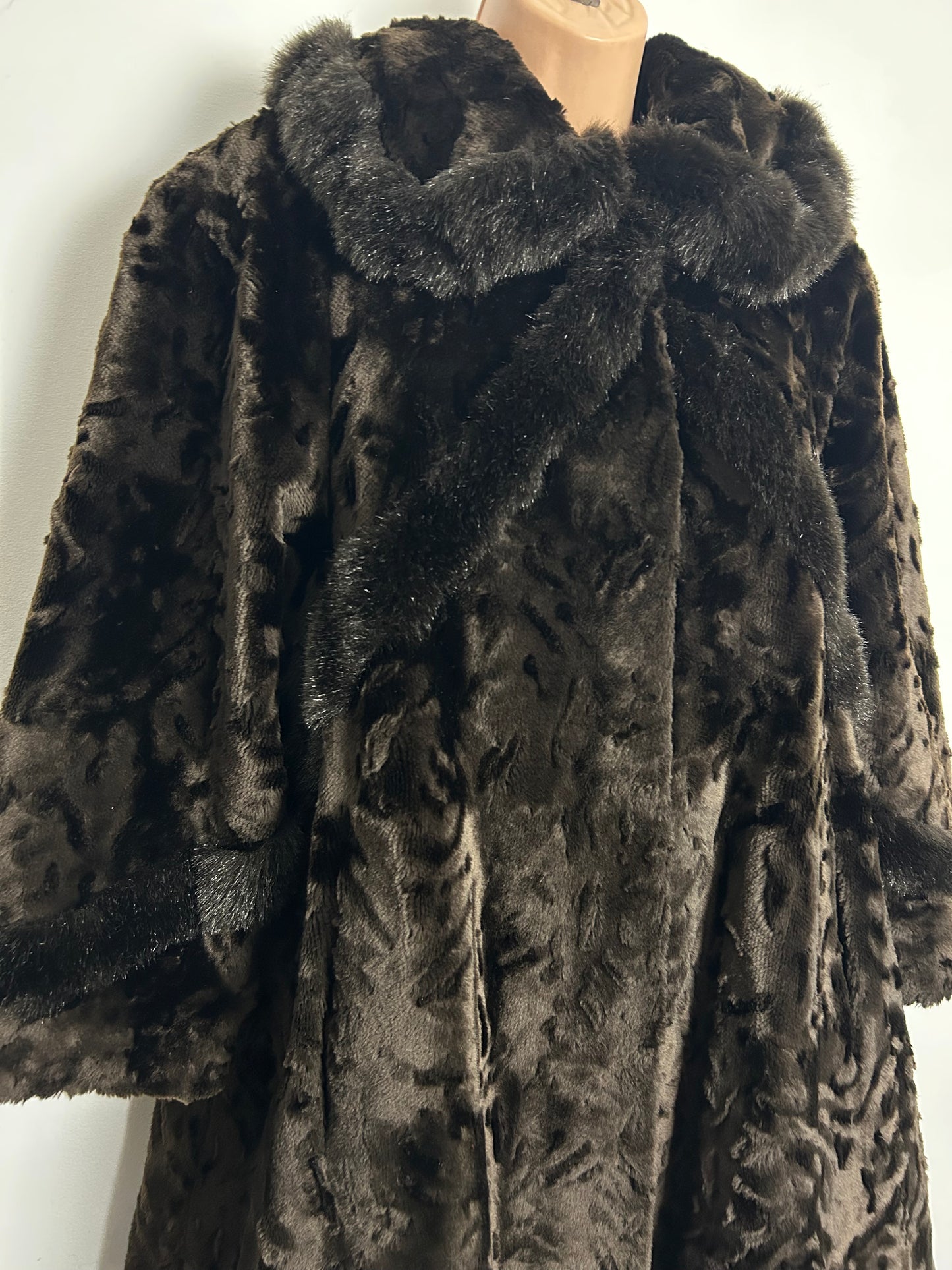 Vintage 1980s IL PAVONE Up To Size 16 Brown Faux Fur 3/4 Length Sleeve Swing Coat
