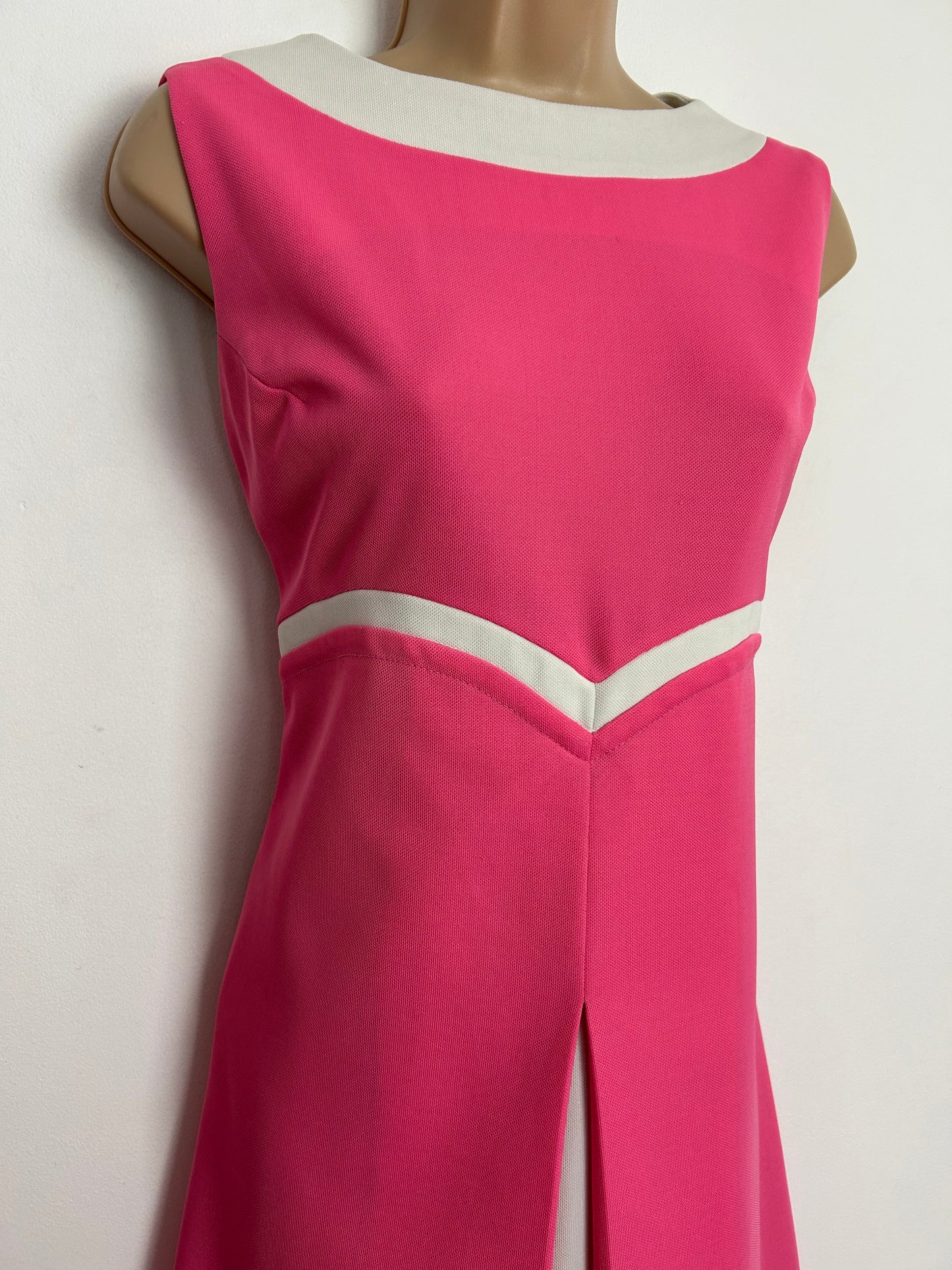 Vintage 1960s PETITE VOGUE UK Size 8 Candy Pink & White Crimplene Sleeveless Mod Scooter Dress