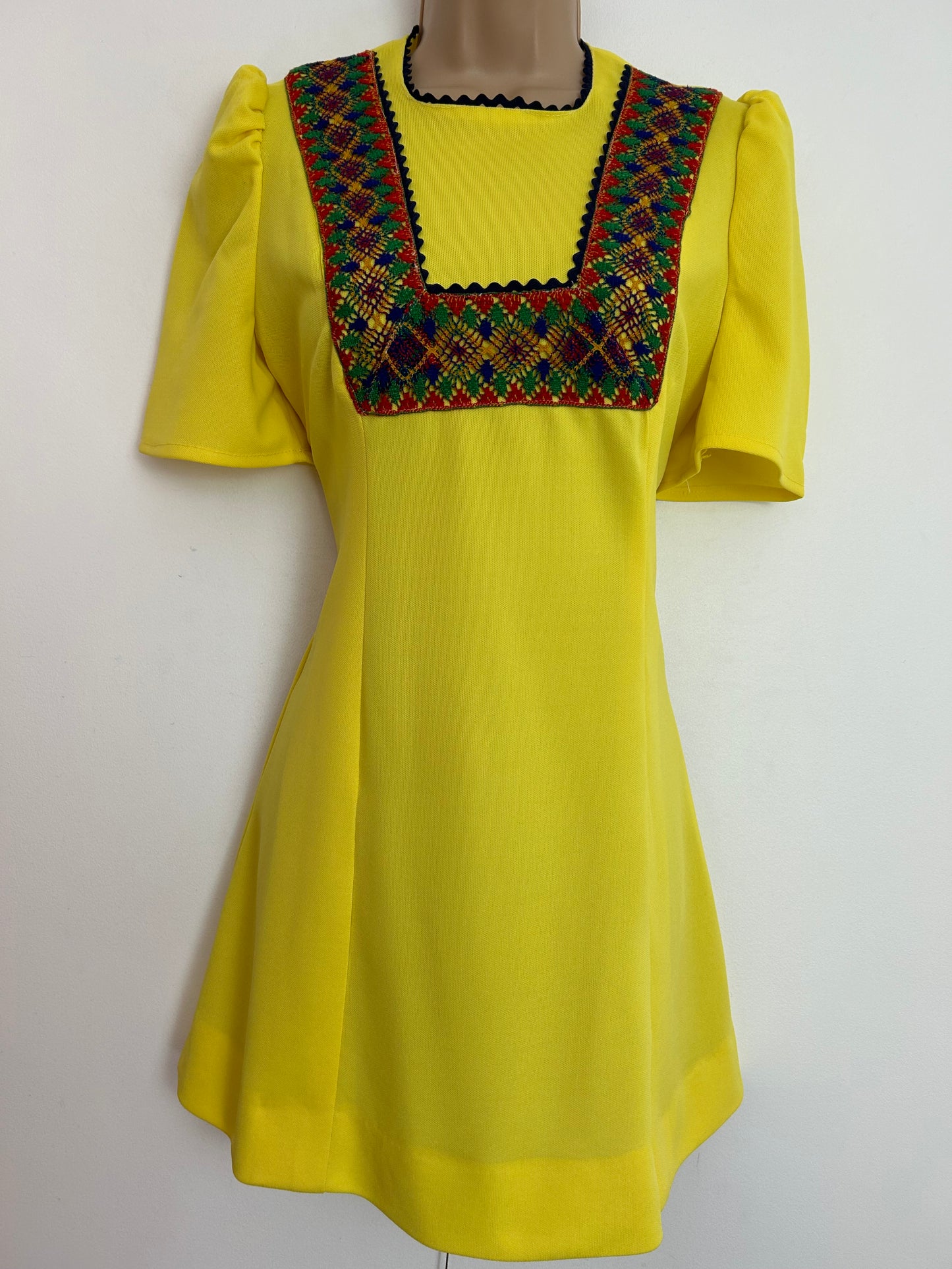 Vintage 1960s UK Size 8-10 Mod Dolly Yellow Crochet & Ric Rac Trim Mini Shift Dress