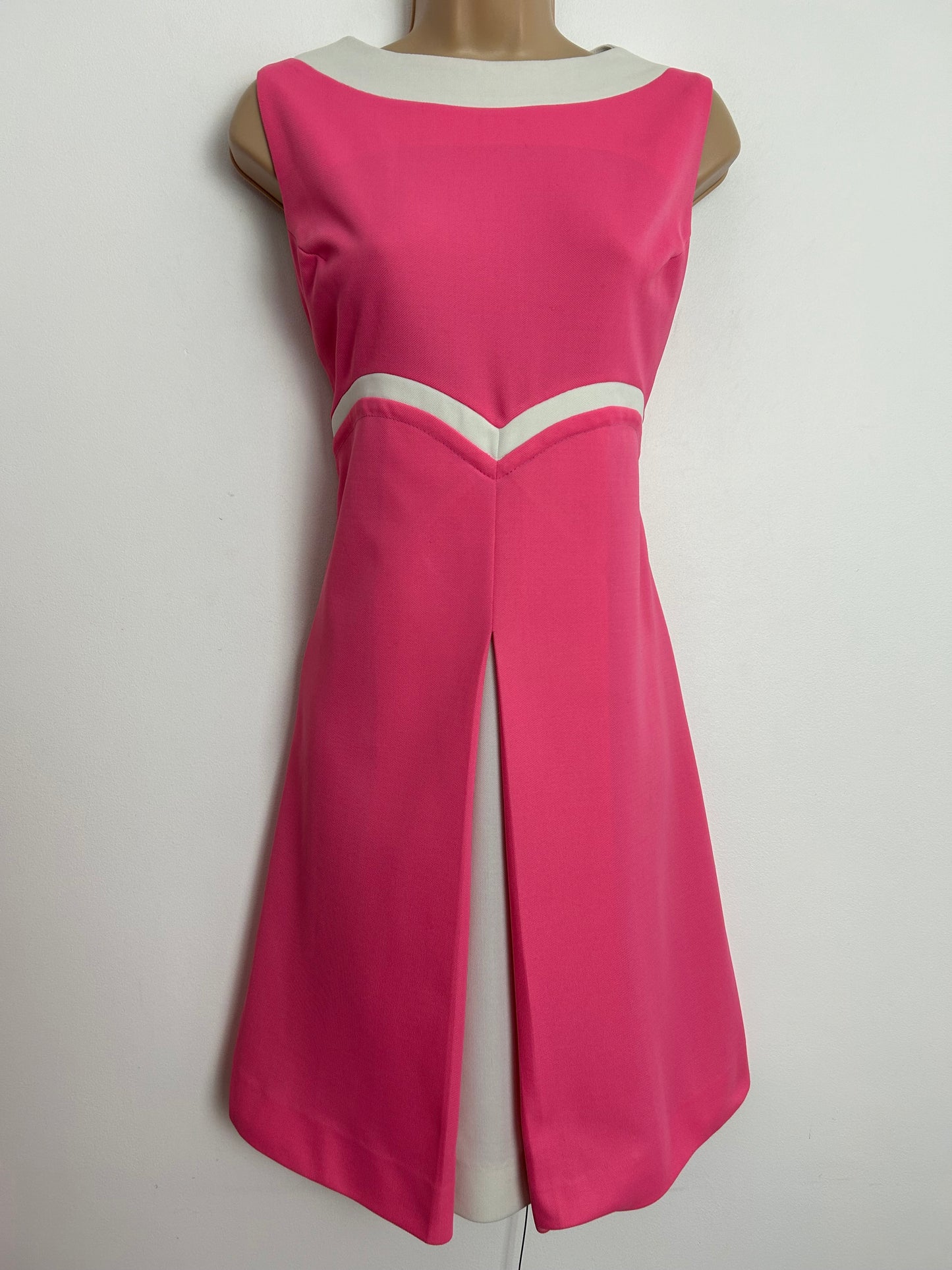 Vintage 1960s PETITE VOGUE UK Size 8 Candy Pink & White Crimplene Sleeveless Mod Scooter Dress