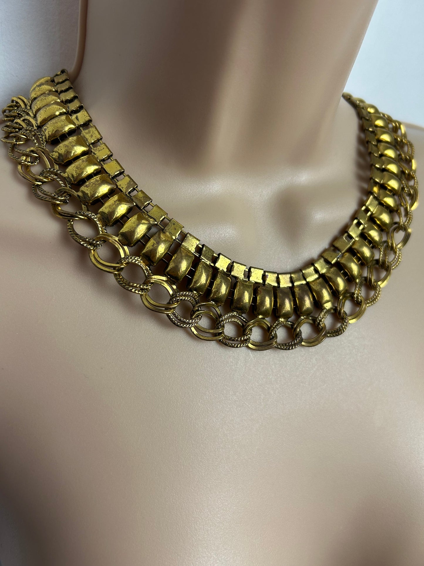 Vintage 1970s Gorgeous Gold Tone Semi Chunky Statement Choker Necklace