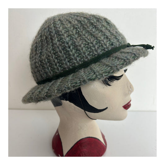 Vintage 1970s Green Wool Mix Cable Knit Braid Trim Hat With Chin Strap