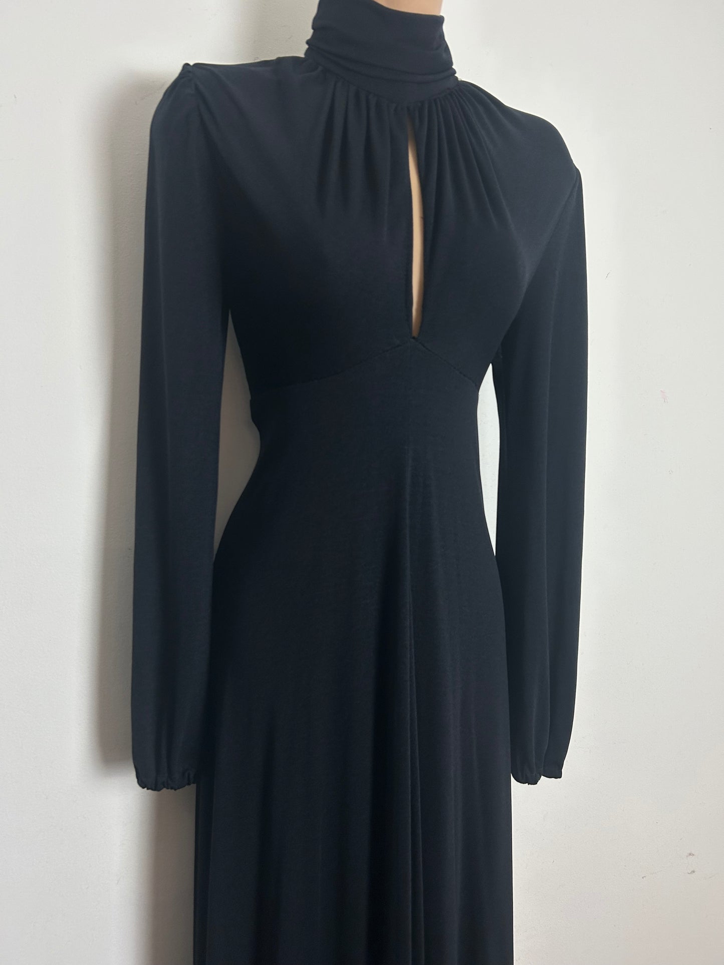 Vintage 1970s ZANIE Size 6-8 Black Long Sleeve Turtle Neck Keyhole Long Sleeve Maxi Dress