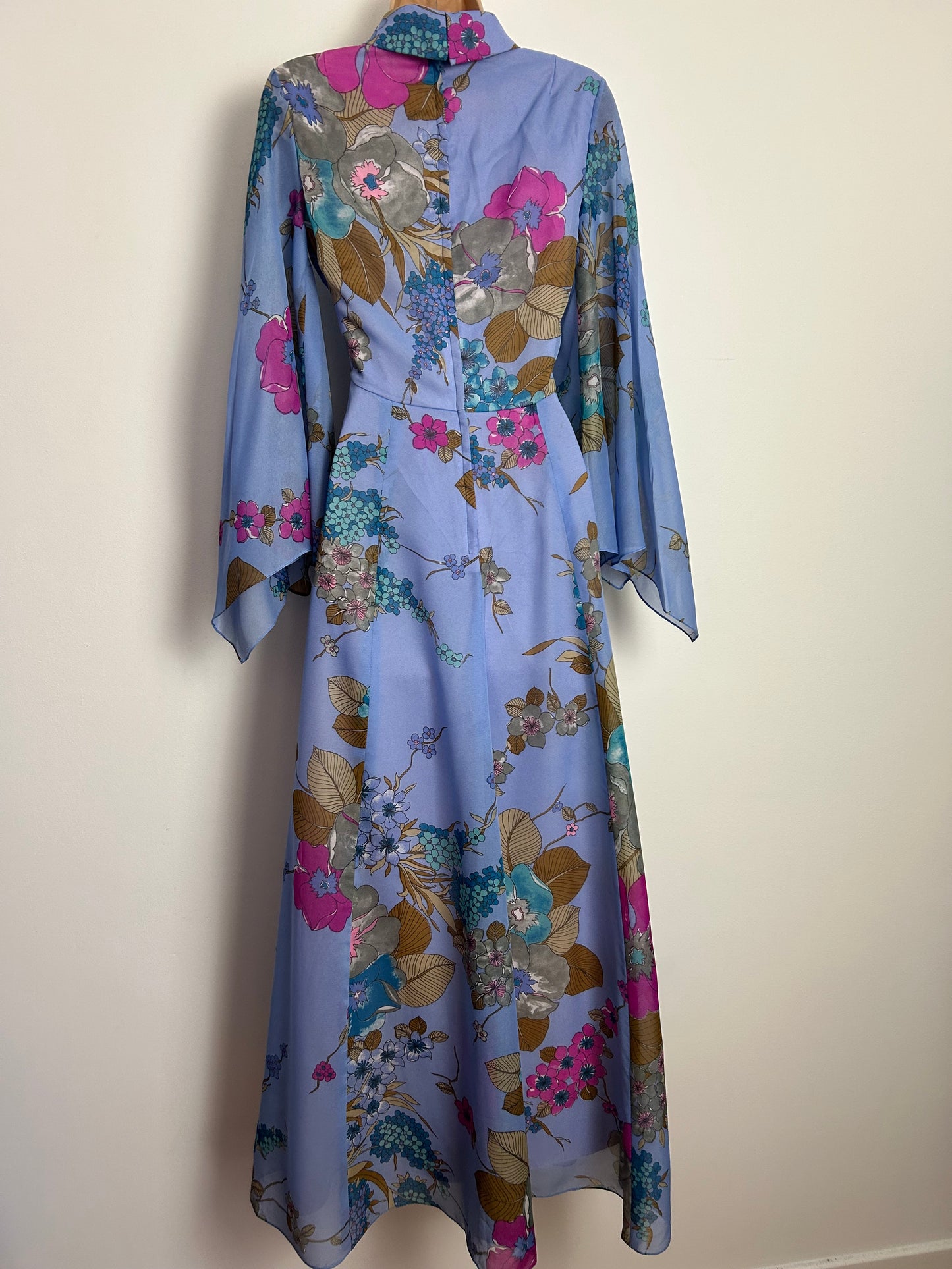 Vintage 1970s SIMPSONS Size 6-8 Blue Pink & Grey Floral Print Long Flared Sleeve Maxi Dress