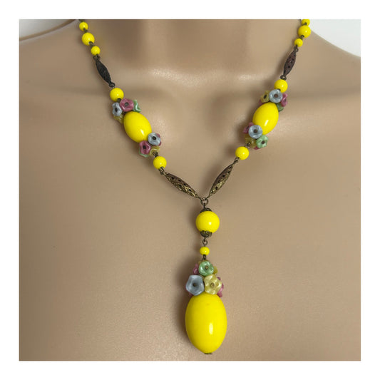 Vintage Beautiful Yellow Czech Glass & Flower Detail Gold Tone Necklace