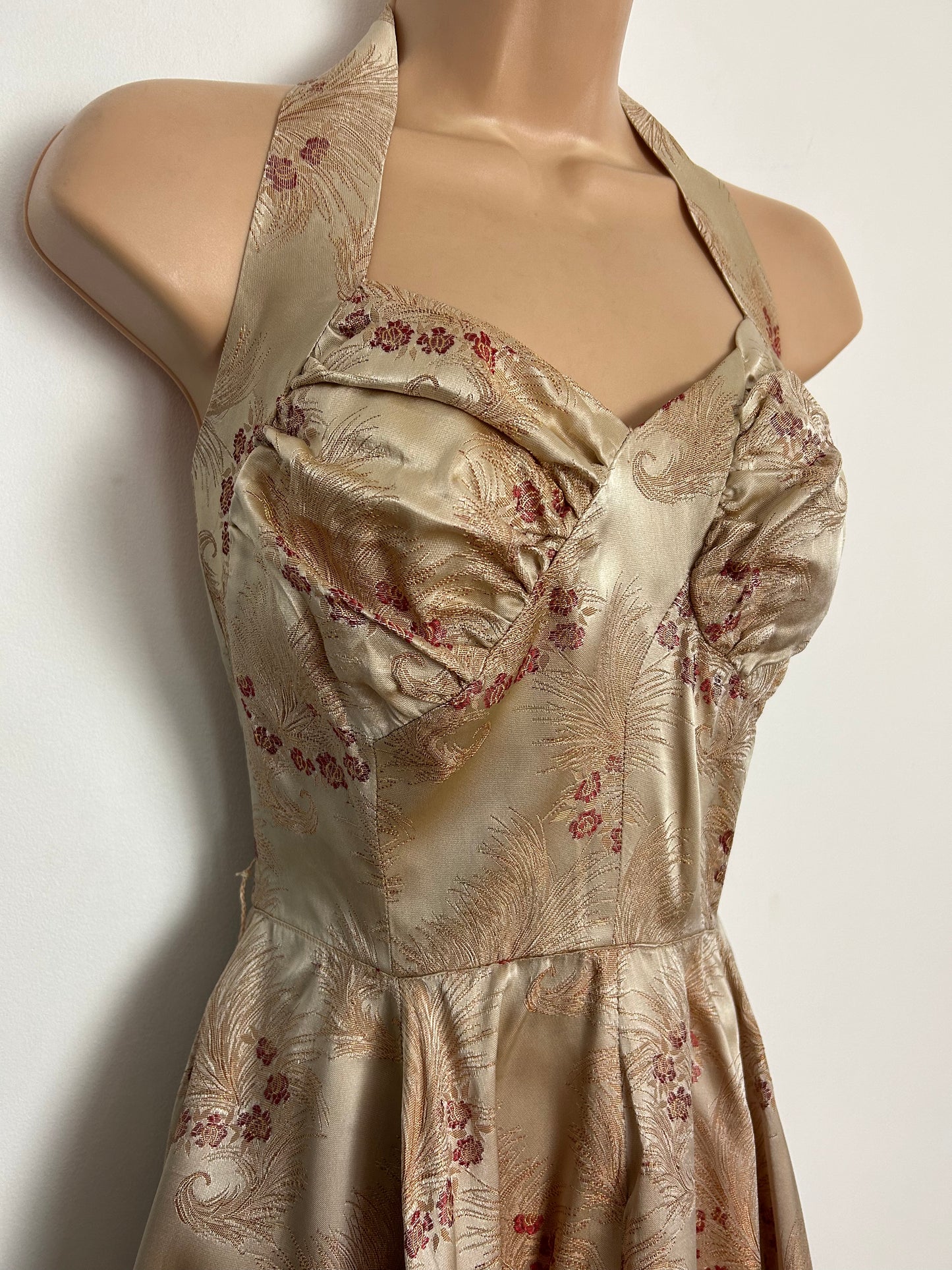 Vintage 1950s UK Size 10 Beautiful Pale Gold & Red Jacquard Silk Halter Neck Special Occasion Party Prom Dress