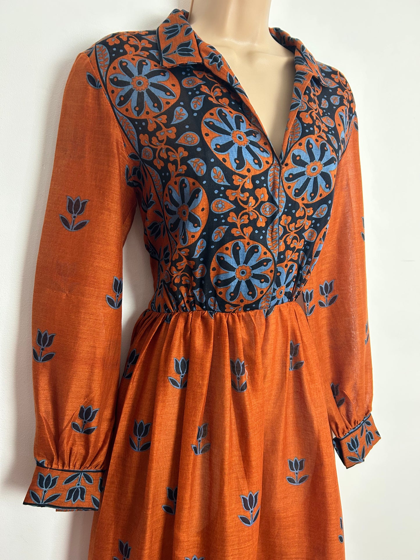 Vintage 1970s FRANK USHER Size 10 Rusty Brown & Blue Tones Floral Lightweight Cotton Maxi Dress