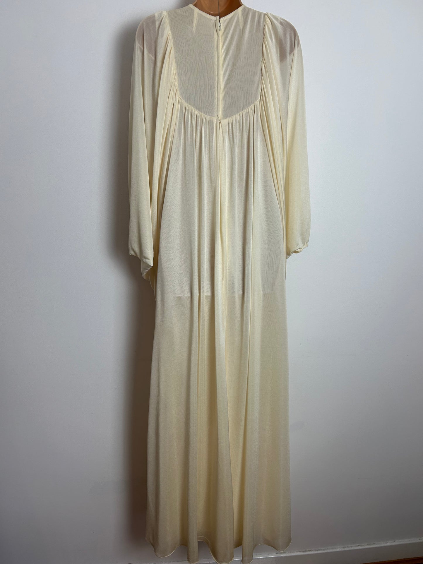 Vintage 1970s UK Size 10-12 STUNNING Cream Huge Flared Sleeve Lace Ladder Detail Special Occasion Kaftan