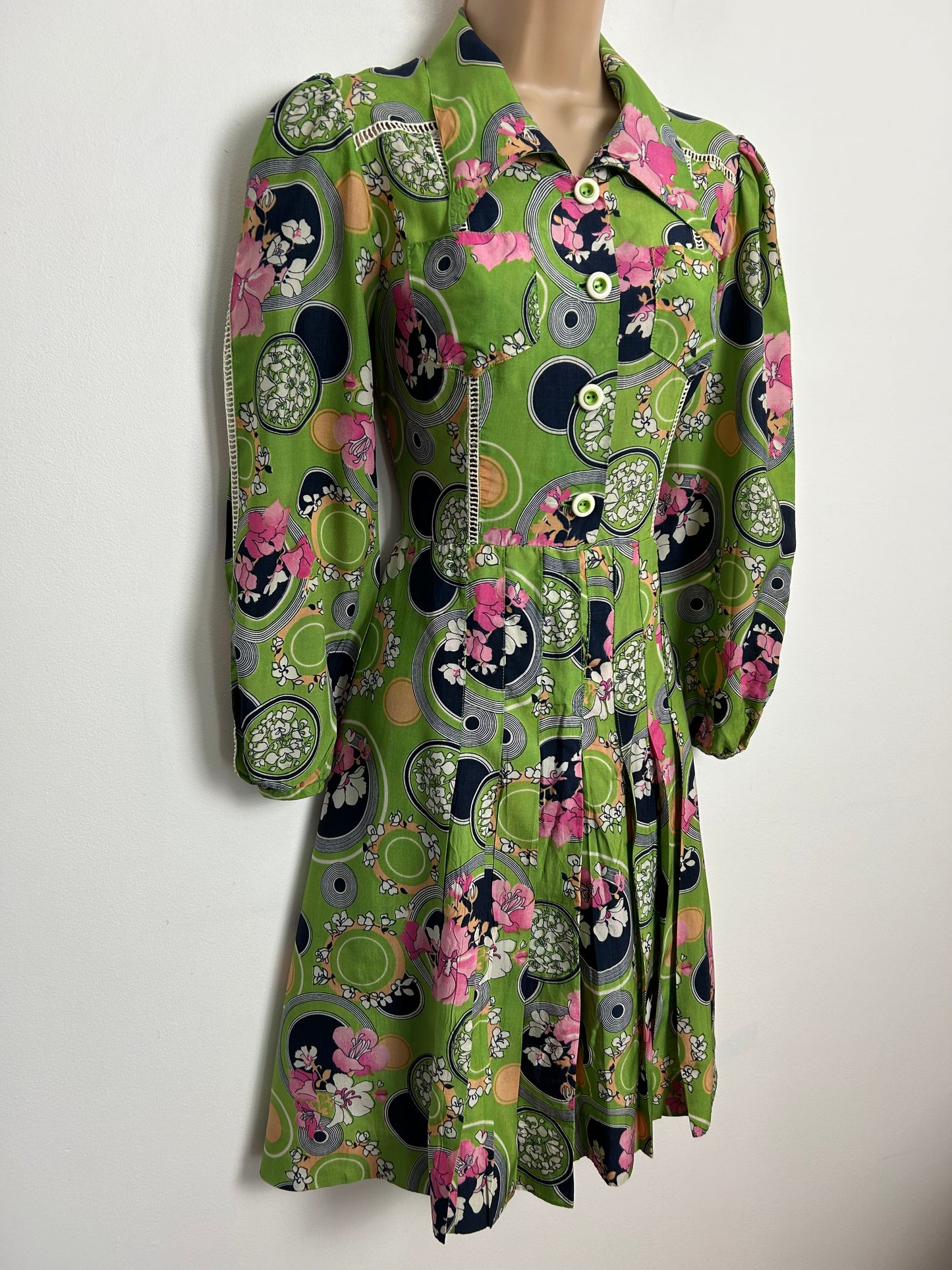 Vintage 1970s UK Size 6 Cute Green Navy Blue & Pink Floral Print Ladder Insert Detail Pleated Dress