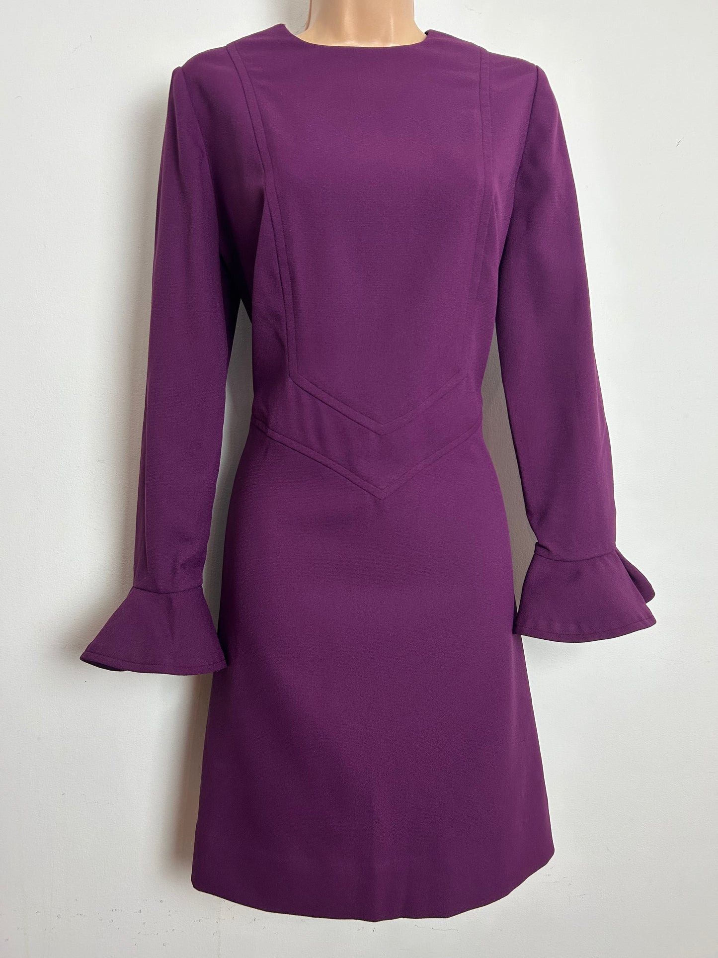 Vintage 1960s Size 12-14 Plum Purple Long Sleeve Flared Cuff Mod Shift Dress