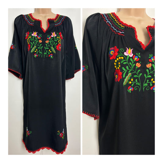 Vintage MEXICAN Up To Size 12/14 Black Embroidered Floral Detail Notch Neck Kaftan Dress