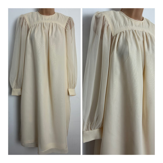 Vintage 1970s Size 10 Cream Long Sleeve Chiffon Smock Trapeze Dress With Pockets