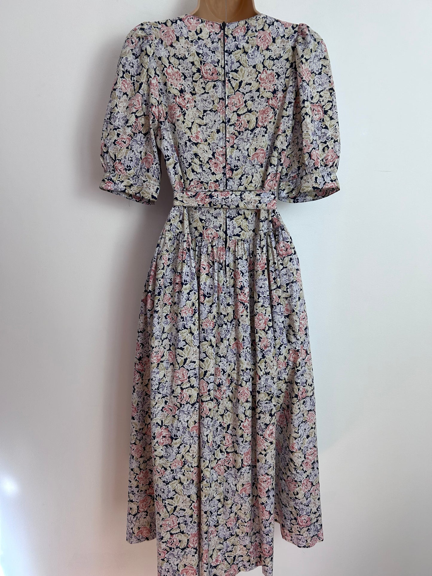 Vintage 1980s LAURA ASHLEY Size 6 (Size 10 On Label) Pretty Floral Print Cotton Tea Dress