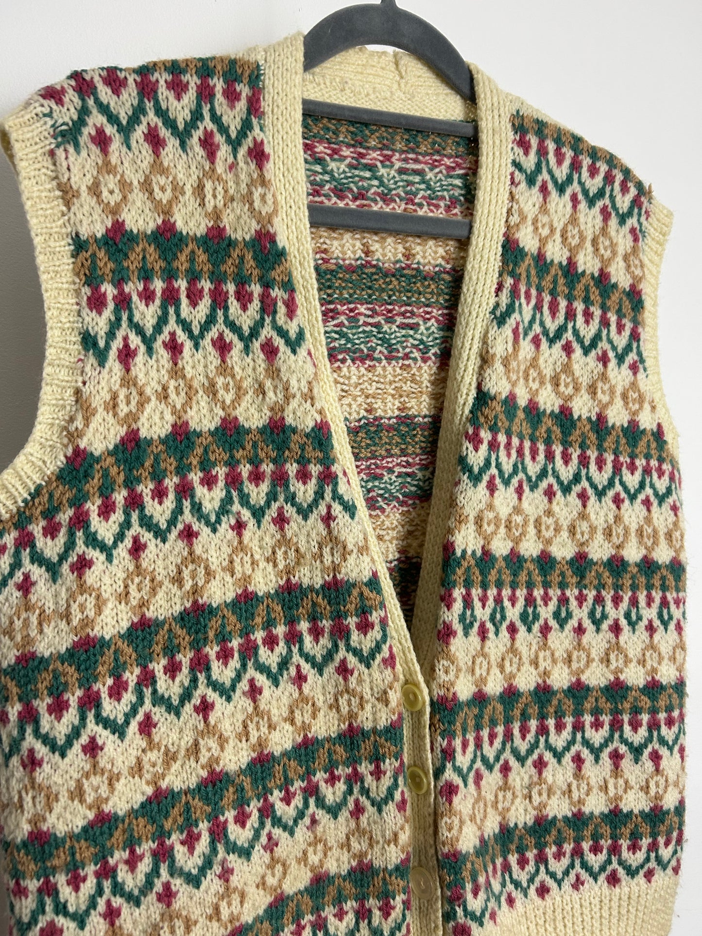 Vintage 1970s Size 12-14 Cream Red Green & Beige Knitted Sleeveless Sweater Vest Waistcoat Cardigan