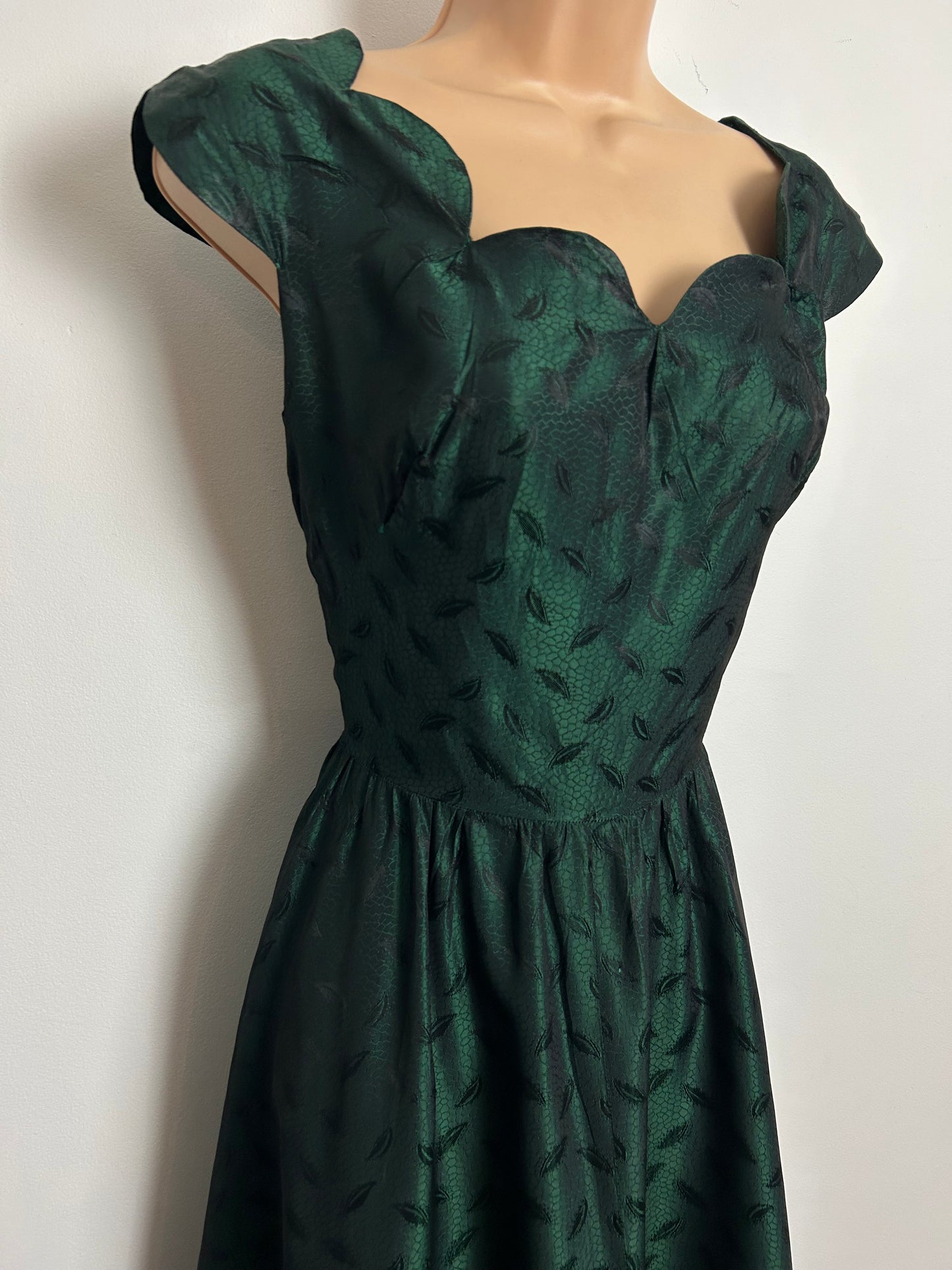 Vintage 1950s Size 10 Bottle Green Scallop Neck Fit & Flare Christmas Day Party Evening Dress