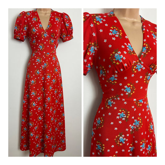 Vintage 1970s Size 8 Red & Blue Floral Print Short Sleeve Tie Back Maxi Dress