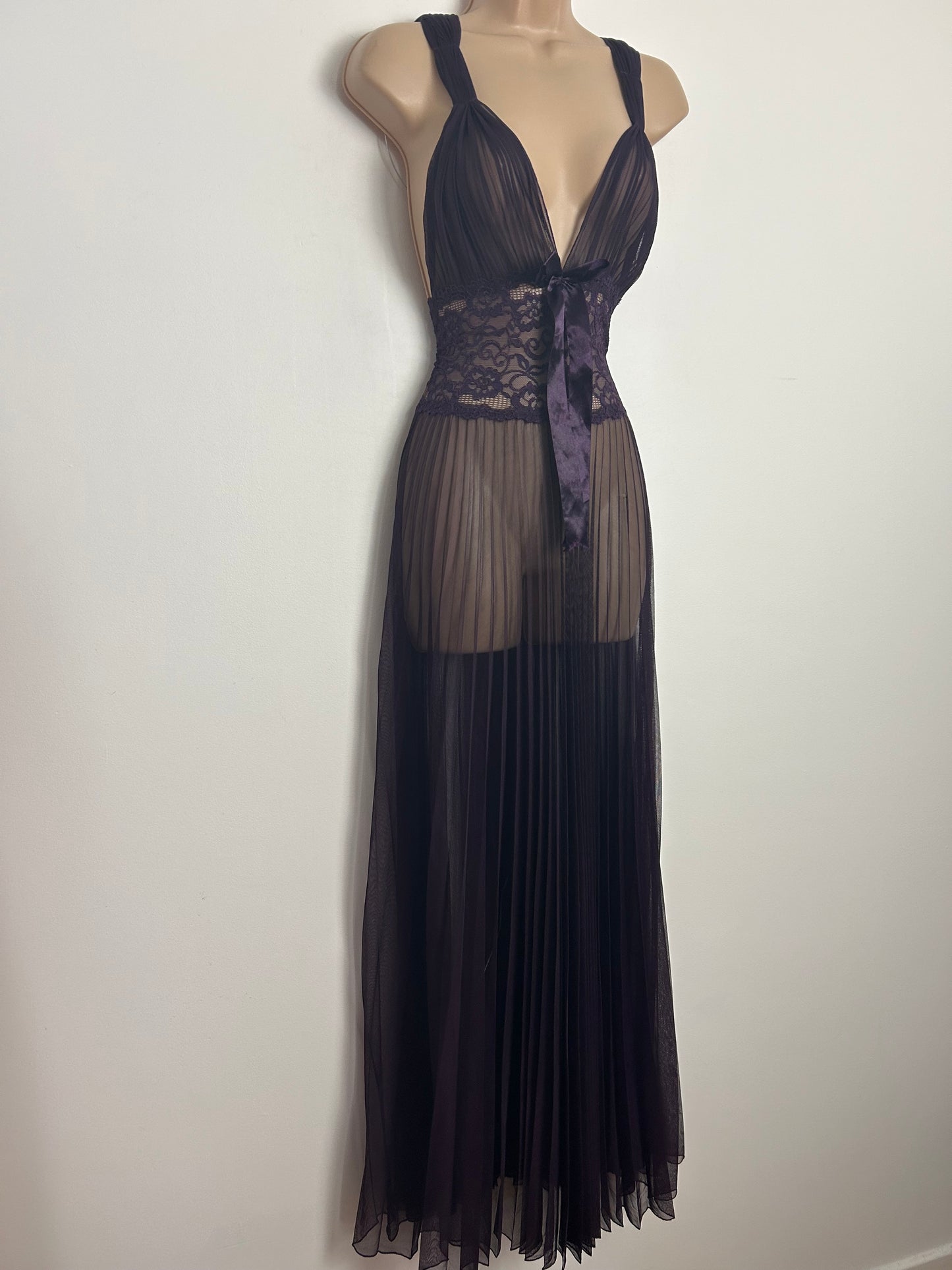 Vintage Size 8-10 deep Plum Purple Ruched Lace Waist Panel Bow Detail Pleated Full Length Negligee Nightdress