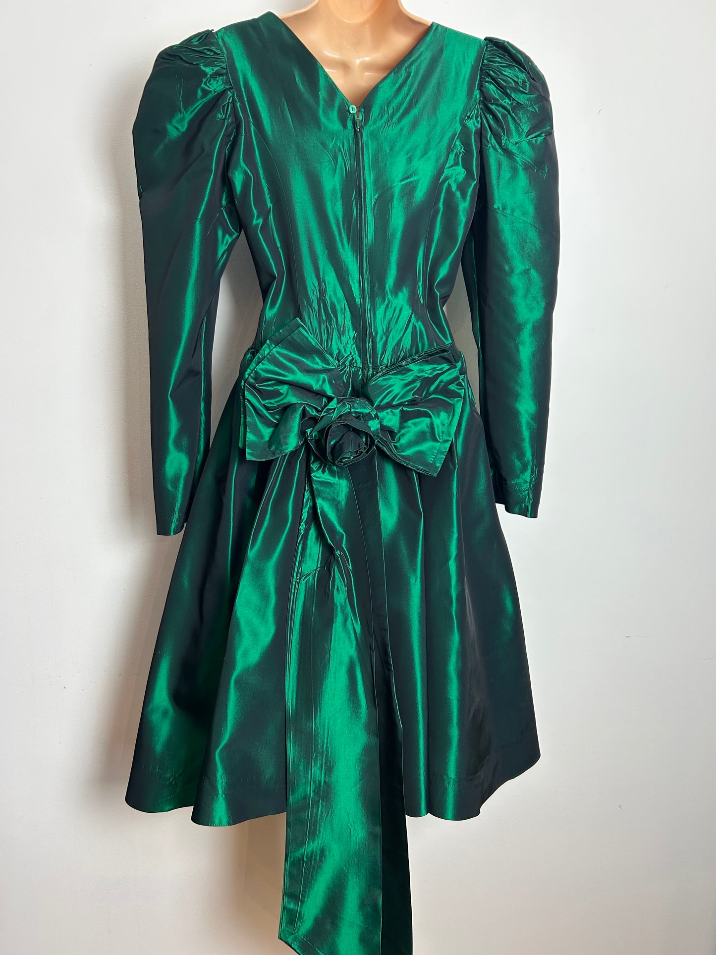 Vintage 1980s GLENDA WHITE Size 12-14 Bottle Green Taffeta Long Sleeve Bow Back Xmas Party Dress