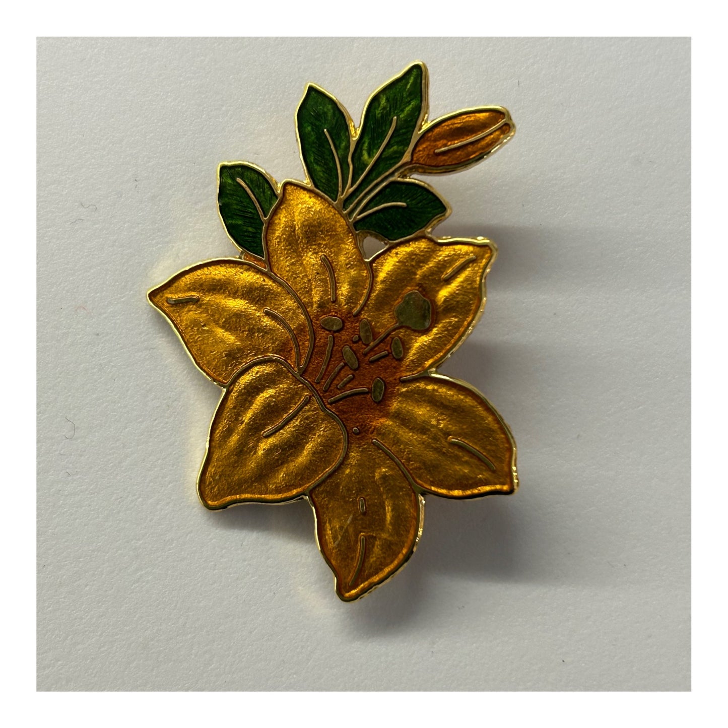 Vintage FISH & CROWN Beautiful Gold Tone & Coisonne Enamel Lily Flower Brooch.