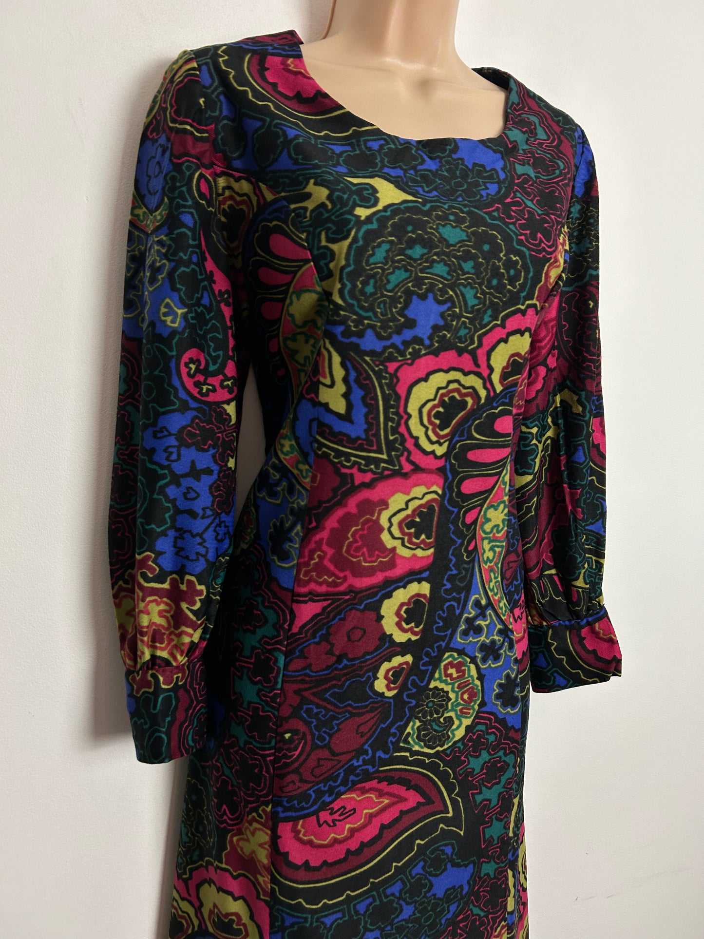 Vintage 1970s UK Size 10 Black Blue Green & Dark Pink Bold Floral Print Long Sleeve Boho Midaxi Dress