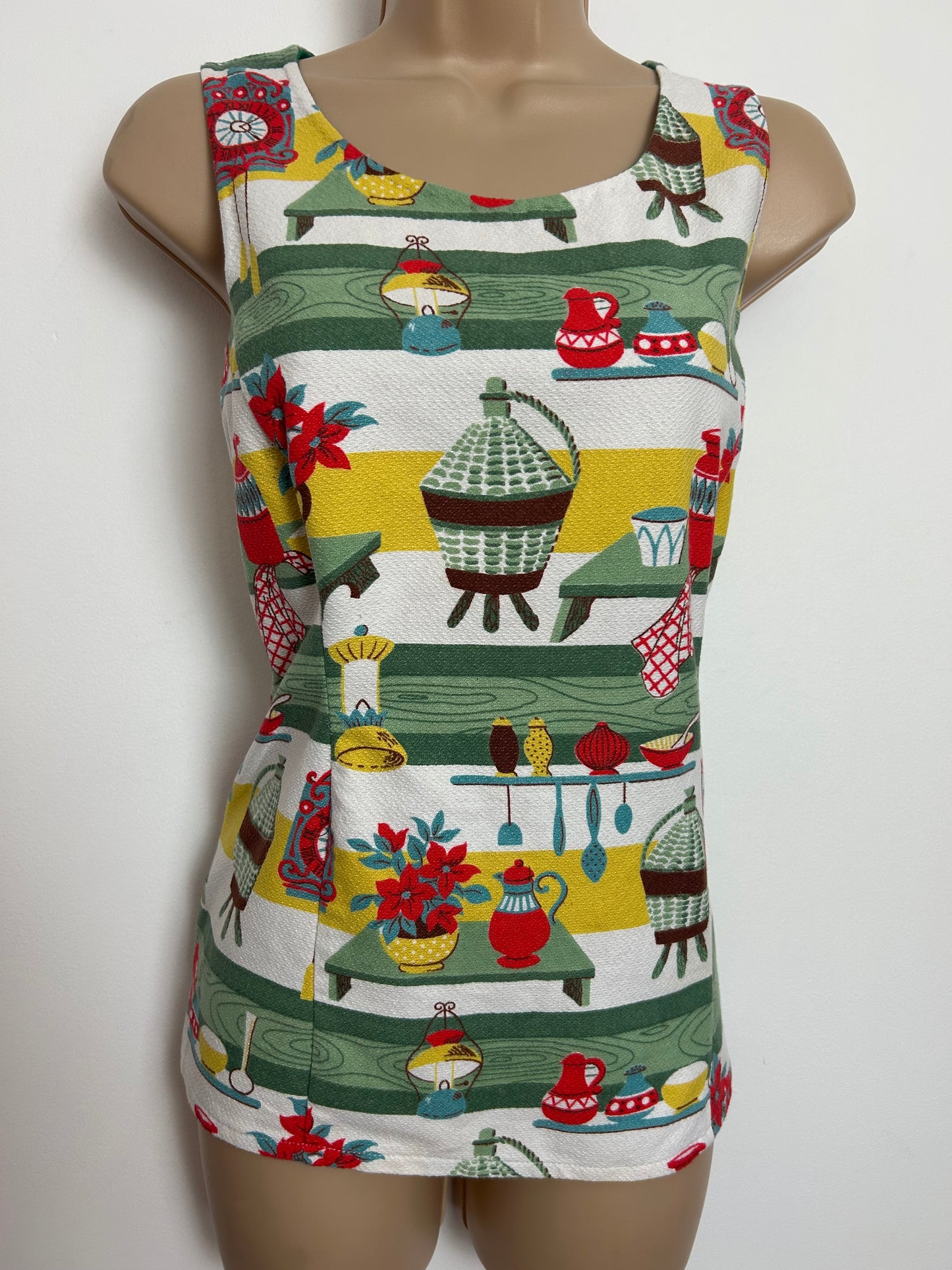 Vintage 1950s 1960s Size 8 AMAZING Ideal Home Scandi Kitchen Scene Novelty Print Cotton Top