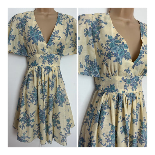 Vintage 1970s UK Size 6 Mod Dolly Cream & Blue Tones Floral Print Short Flared Sleeve Tie Back Mini Dress (Copy)