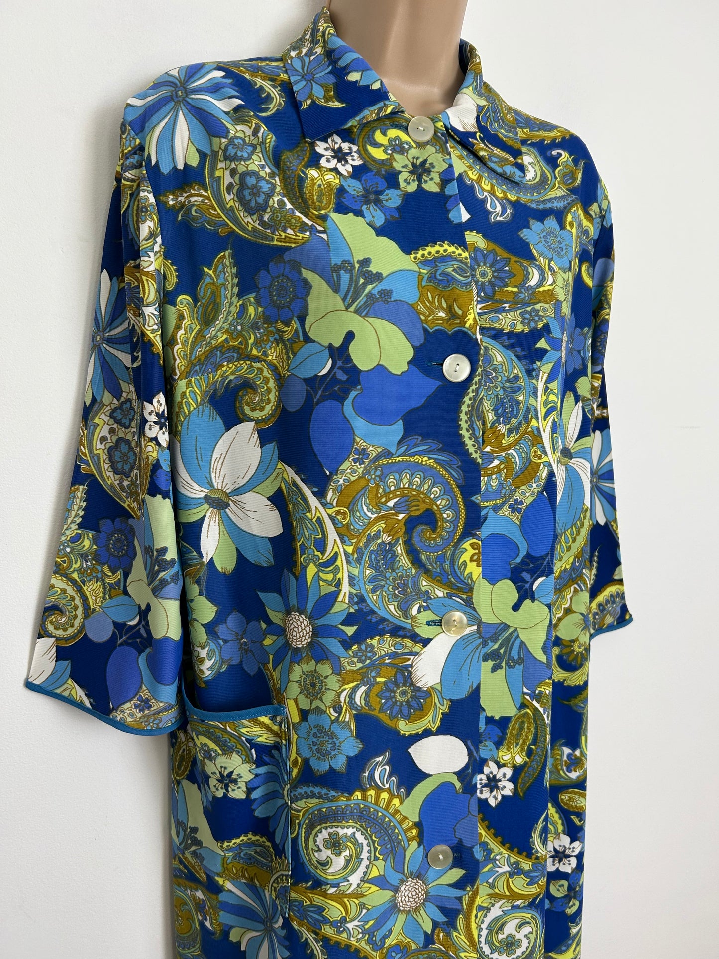 Vintage 1960s Up To Size 16 Blue & Green Floral Paisley Print Pocket Detail Mid Length House Coat