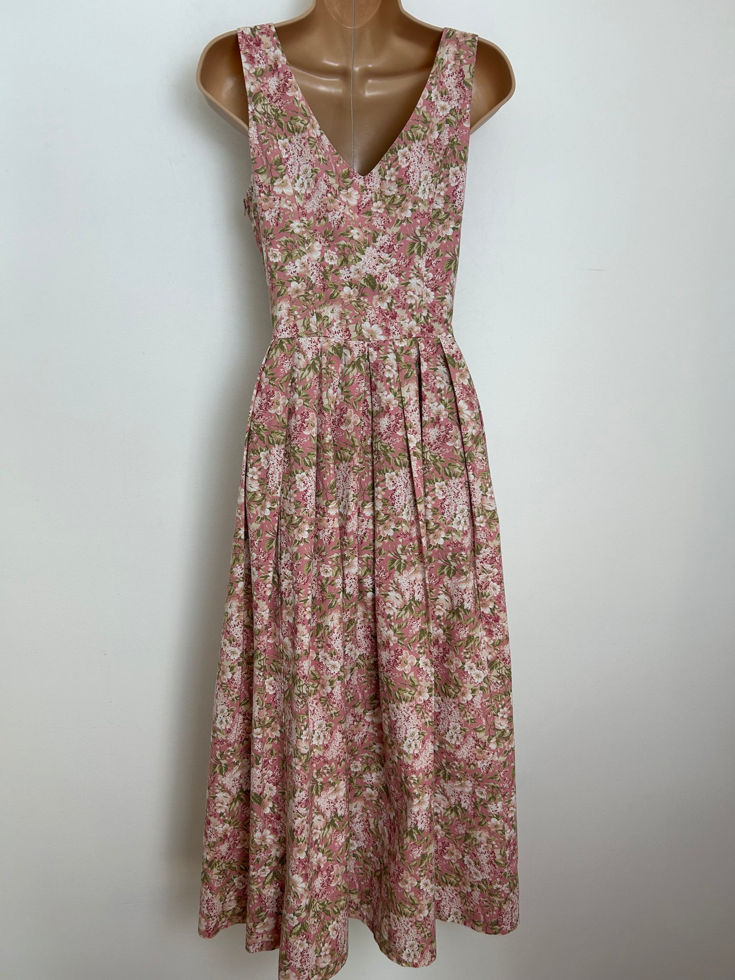 Vintage 1980s LAURA ASHLEY UK Size 8 (Size 12 on label) Pale Pink Beige & Green Floral Print Pleated Midi Dress