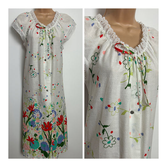 Vintage 1970s Size 10 White Red Pink & Blue Floral Print Button Through Cotton Mix Nightie or Dress