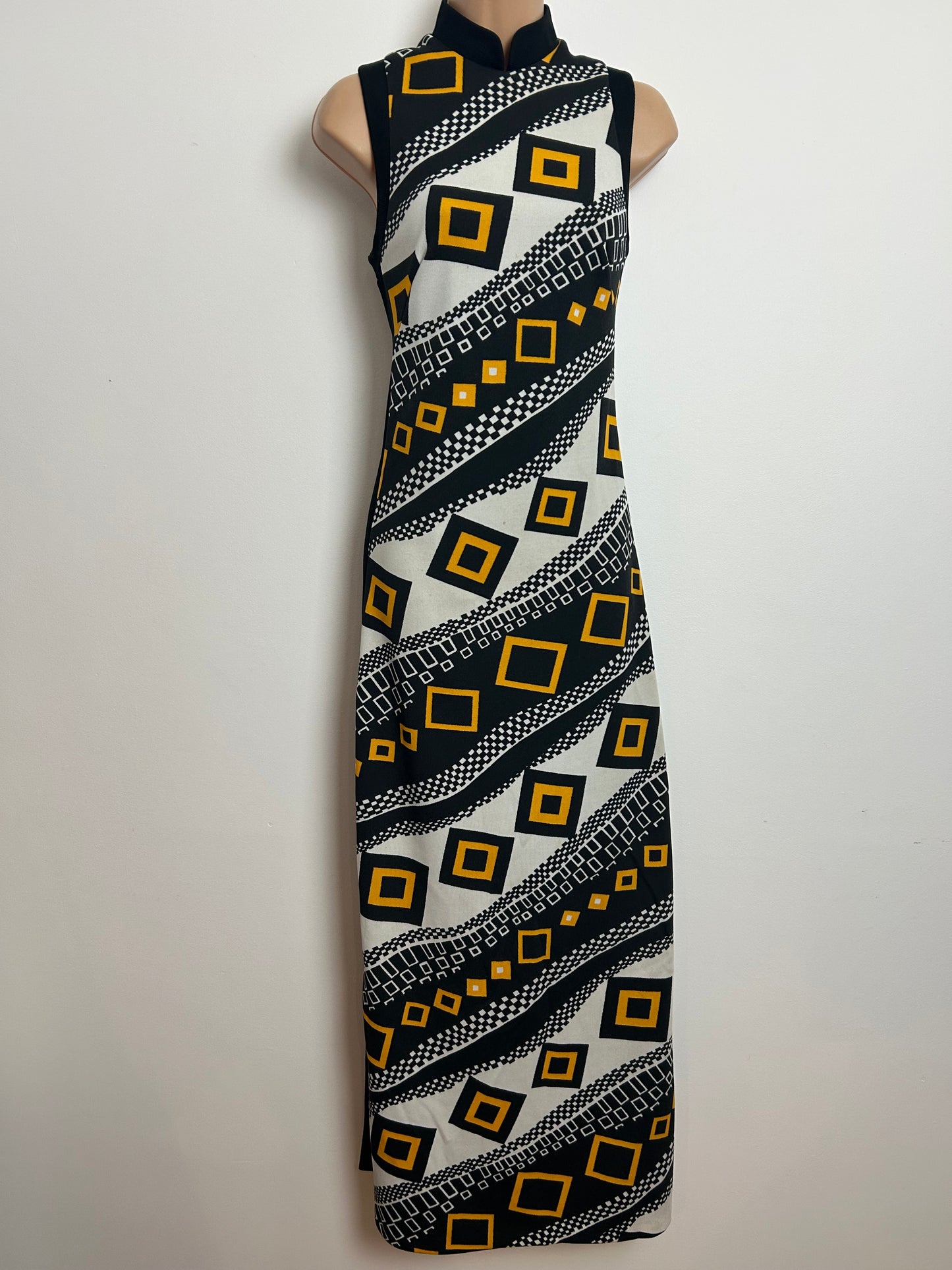 Vintage Early 1970s AMAZING Size 6-8 White Black & Yellow Geometric Print Column Maxi Dress