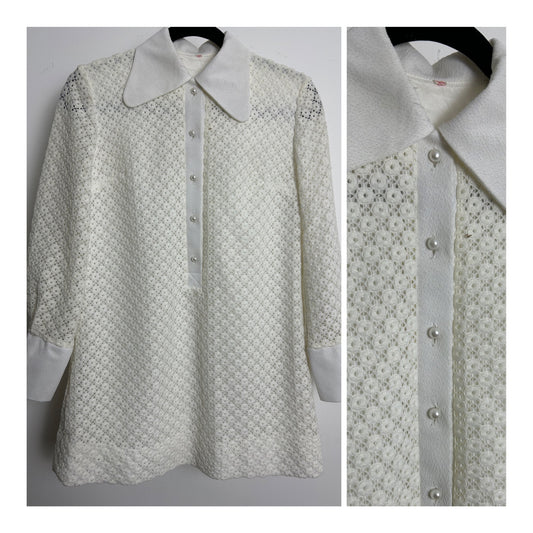 Vintage 1970s Size 8 Winter White Beagle Collar Longer Length Shirt