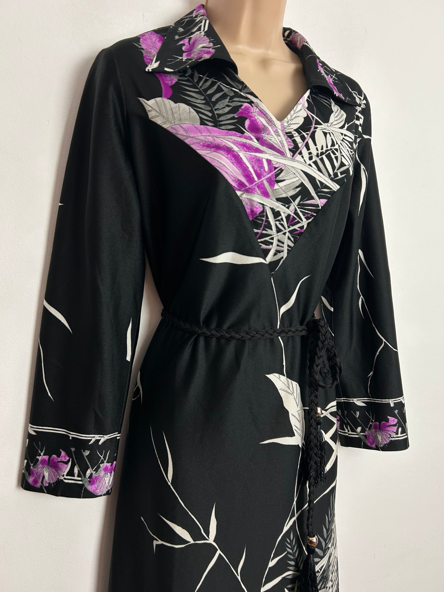 Vintage 1970s UK Size 14-16 Black Pink White & Grey Leaf Print Long Sleeve Belted Dress