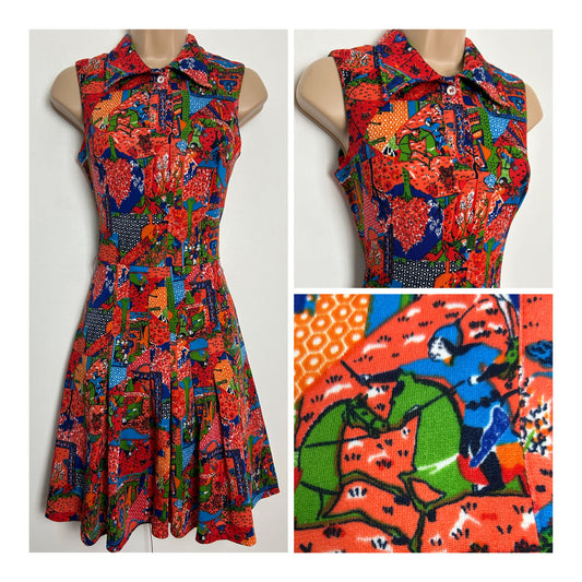 Vintage 1970s Size 8 Red Orange Blue & Green Japanese Warriors Novelty Print Pleated Mod Dress