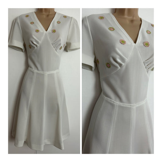 Vintage 1960s ADAMS UK Size 10 White Floral Applique Detail Short Sleeve Mod Dolly Dress