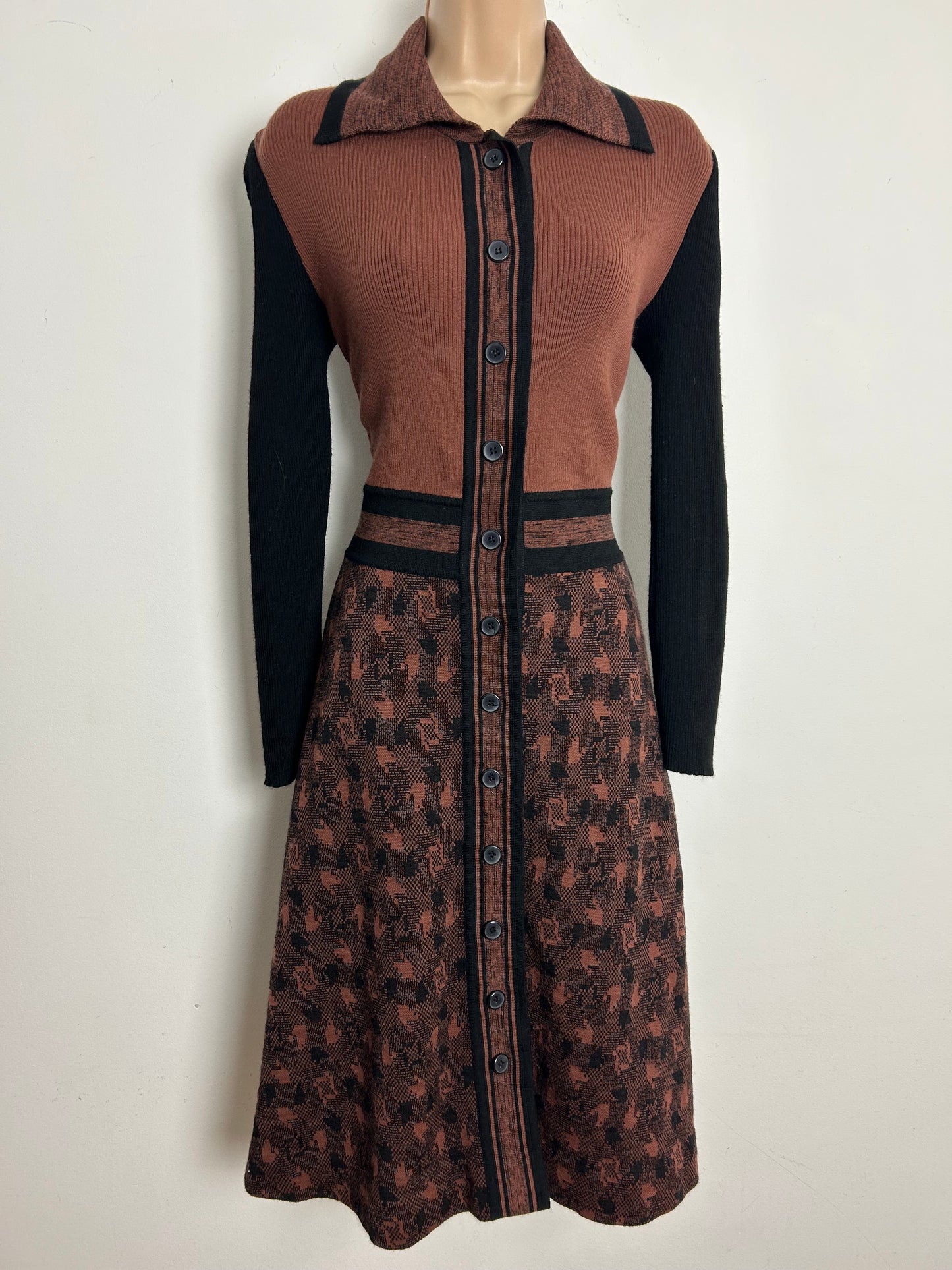 Vintage 1970s Size 8-10 Brown & Black Abstract Check Print Rib Jersey Mod Day Dress