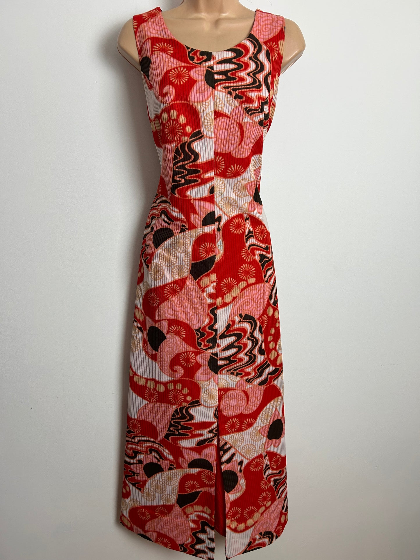 Vintage 1970s Size 10-12 Red Pink White & Black Psychedelic Abstract Print Sleeveless Maxi Dress