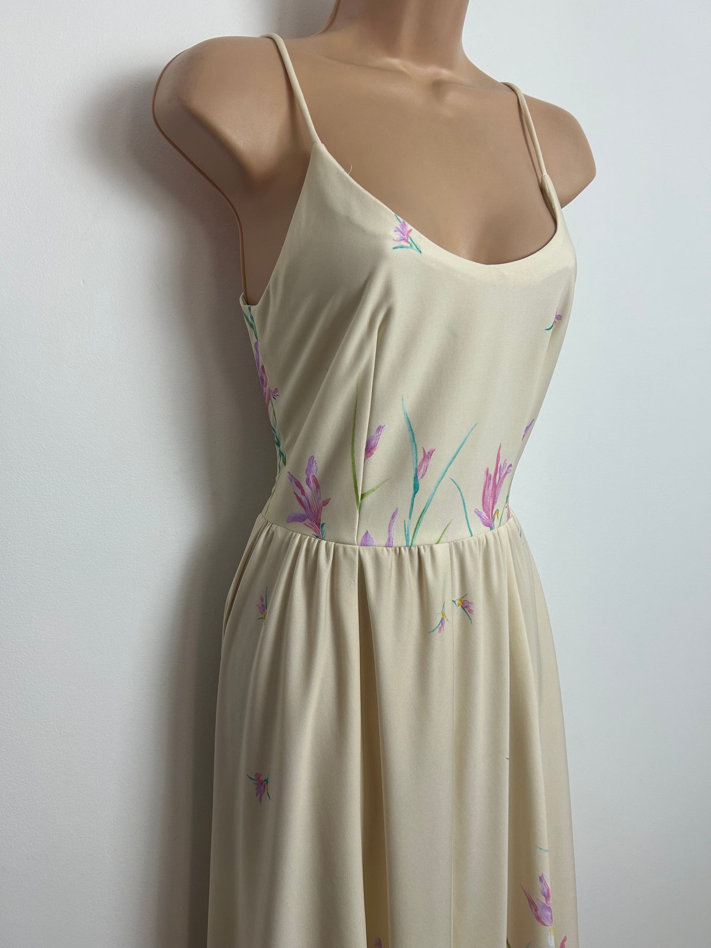 Vintage 1970s Size 6-8 Cream & Pink Iris Print Strappy Handkerchief Hem Summer Maxi Dress