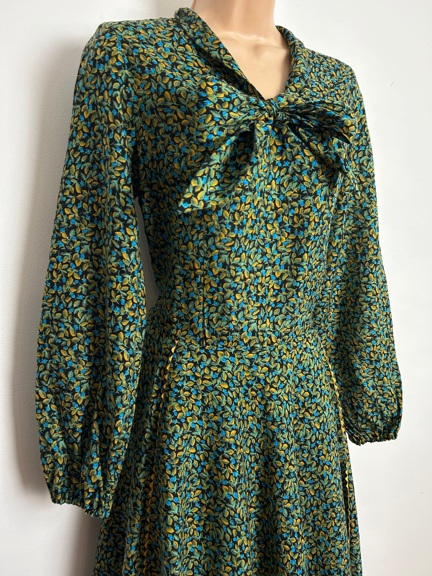 Vintage 1970s Size 10 Black Green & Yellow Leaf Print Pussy Bow Cotton Day Dress