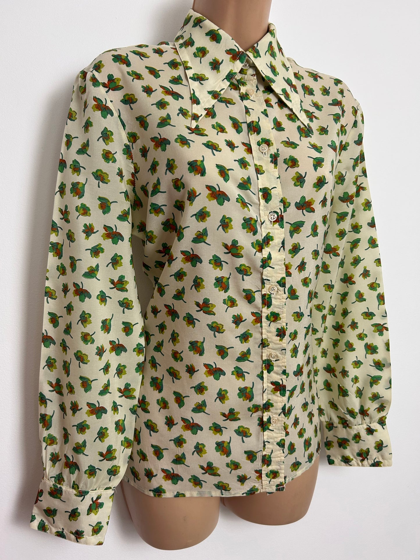 Vintage 1970s Size 12 Cream & Green Leaf Print Dagger Collar Long Sleeve Shirt