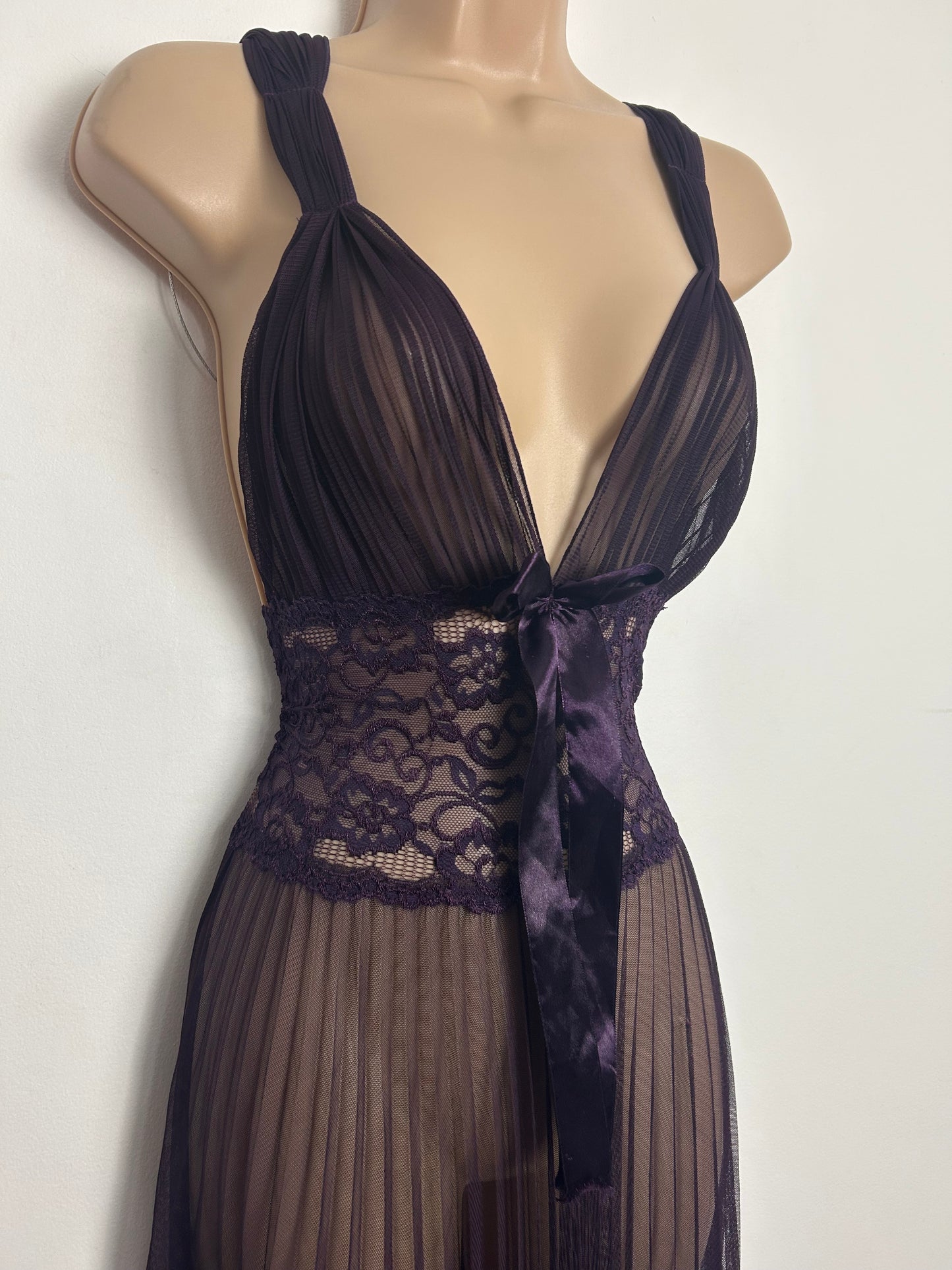 Vintage Size 8-10 deep Plum Purple Ruched Lace Waist Panel Bow Detail Pleated Full Length Negligee Nightdress