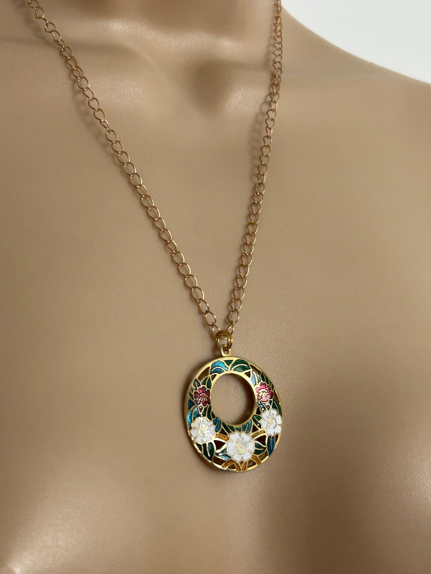 Vintage Gold Tone & Cloisonne Enamel White Red & White Floral Pendant With Necklace