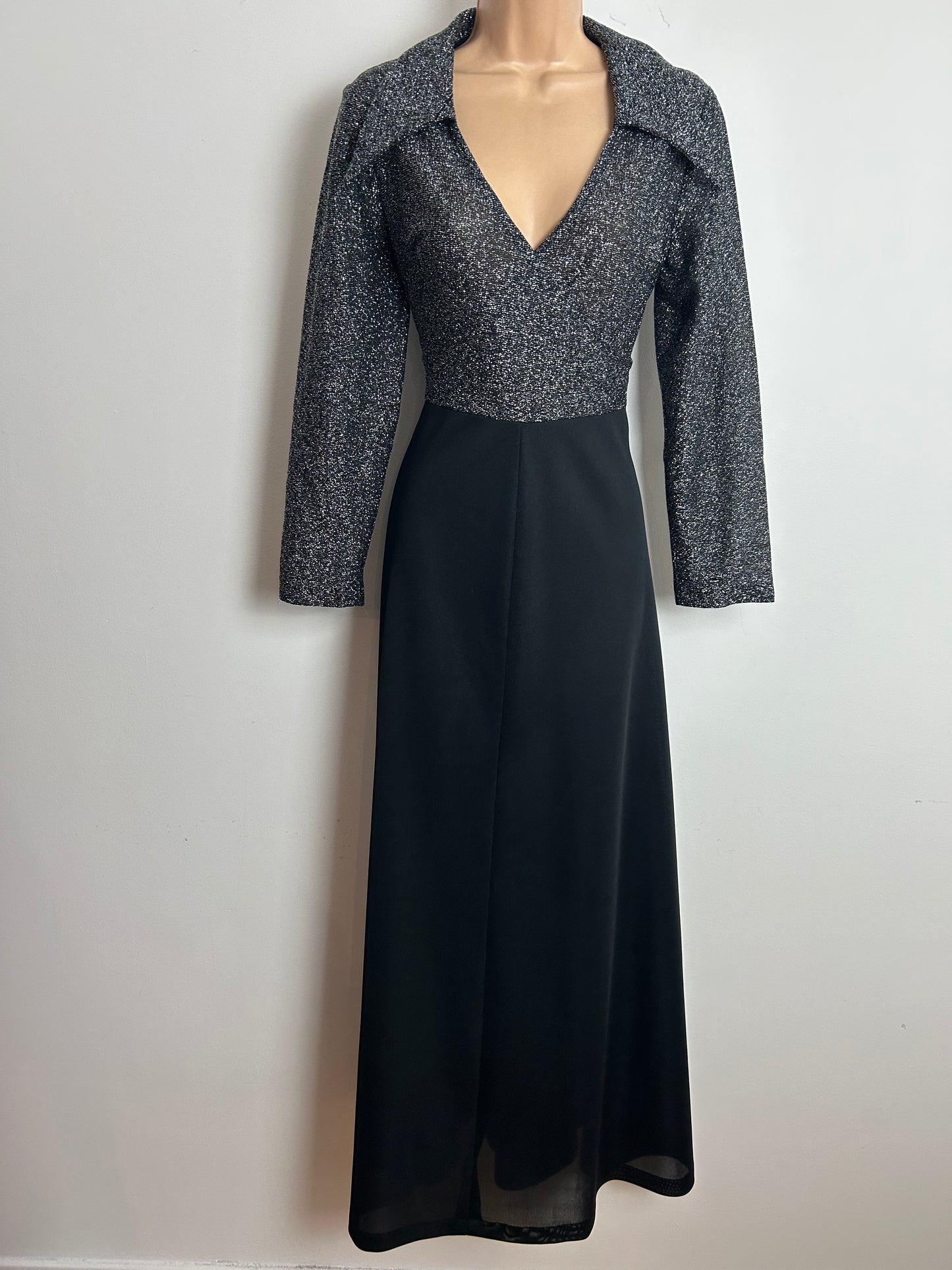 Vintage 1970s Size 12 Black & Silver Glittery Shimmery Lurex Dagger Collar Long Sleeve Evening Maxi Dress