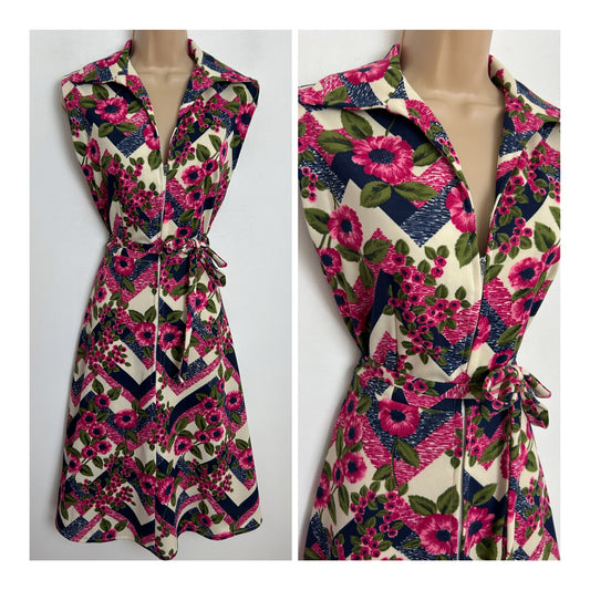 Vintage 1970s Size 8 Pink Cream & Navy Floral & Zig Zag Stripe Print Zip Fronted Belted Mod Dress