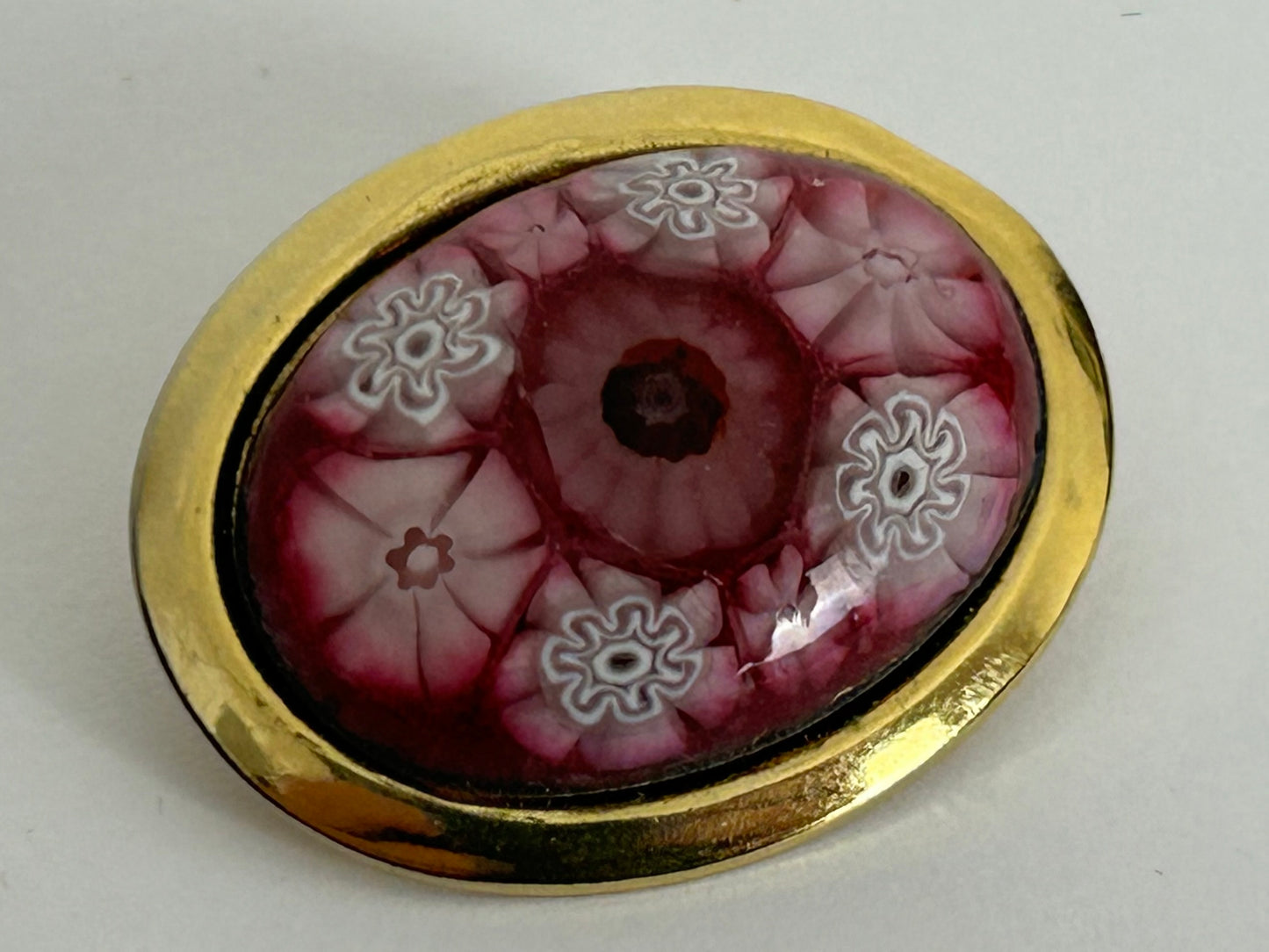 Vintage Pretty Little Gold Tone Pink & White Millefiori Oval Pin Brooch