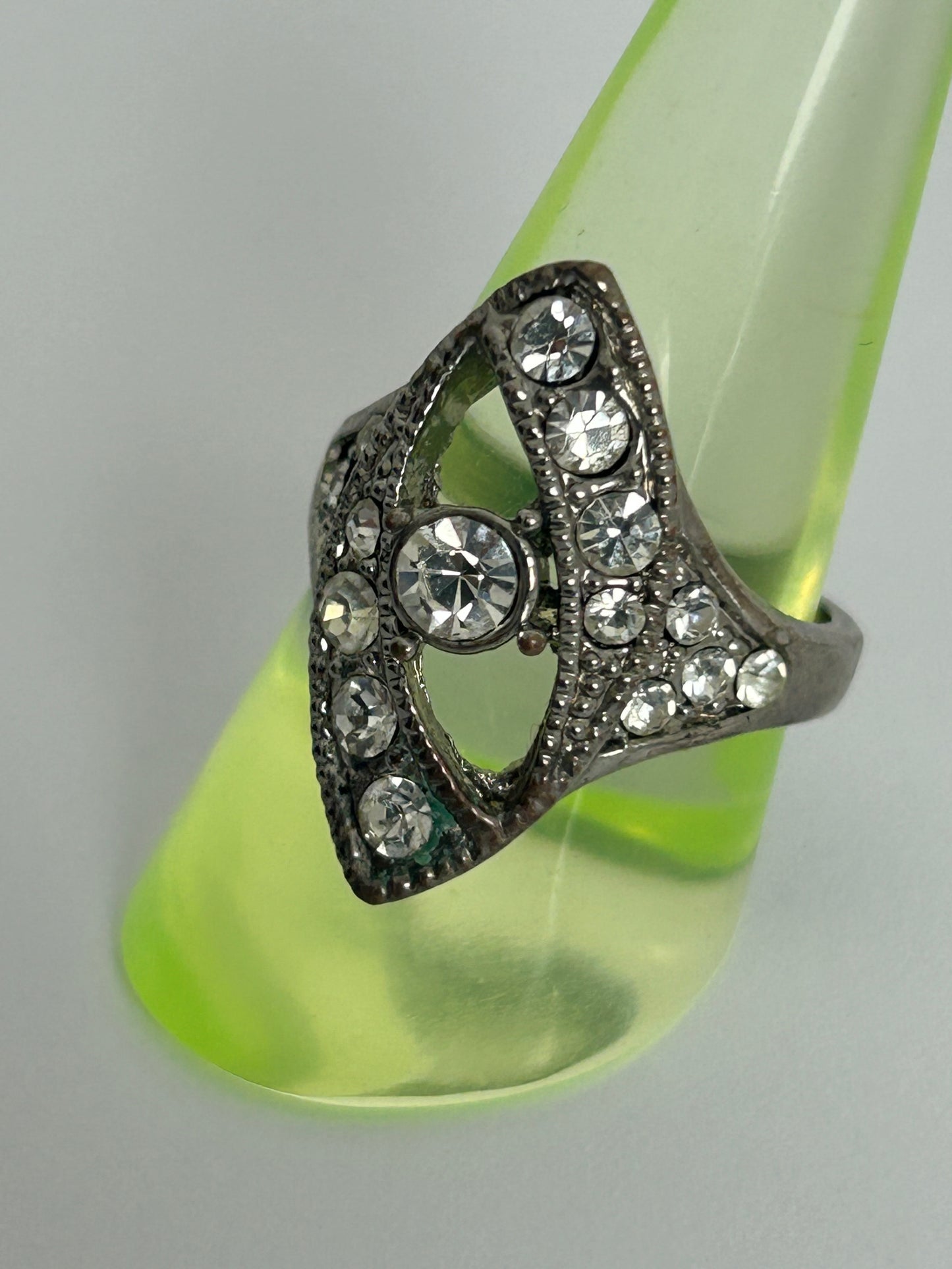 Vintage Beautiful Silver Tone Diamante Set Cocktail Ring Size P